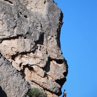 PP dans le crux de la L3 de "La fuite enchantée (Grande arête). Gros plan sur l'Indien de Tarendol.