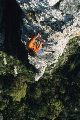 Stéph dans la L4 de "La fuite enchantèe (Grande arête)", 6a