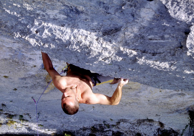 PP dans la première section dure de "Pièce montée", 7c+.