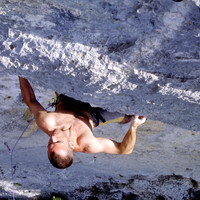 PP dans la première section dure de "Pièce montée", 7c+.