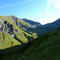 Col de Barberine et à gauche la pente en herbe amenant à la crête de la Chaux