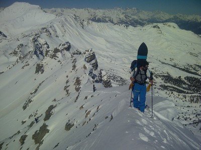 Sur la crête sommitale