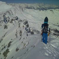 Sur la crête sommitale