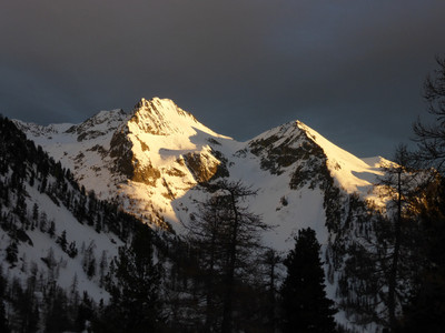 Cime de l'Agnellière et Cime de Juisse depuis le refuge de la Cougourde
