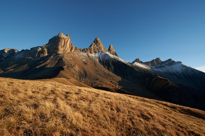 Belle fin de journée d'automne au pied des Aiguilles d'Arves.