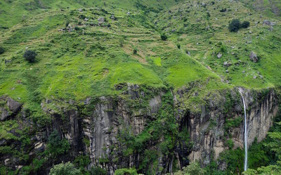 Aux abords de la Budhi Gandaki, village exposé aux caprices d'une géologie jeune, Nepal