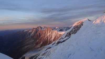 Couchant sur les Aiguilles de Chamonix.