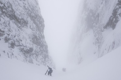 Fantômes remontant le Coillu à Bordel dans les Aravis