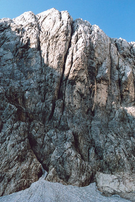 Dovški Križ, arête W : Megakamin, IV+, 150 m