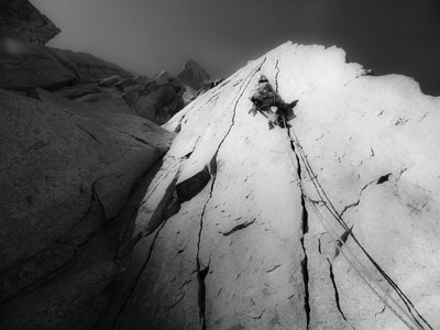 Dans la mythique fissure en 7a+/b des Intouchables au Trident