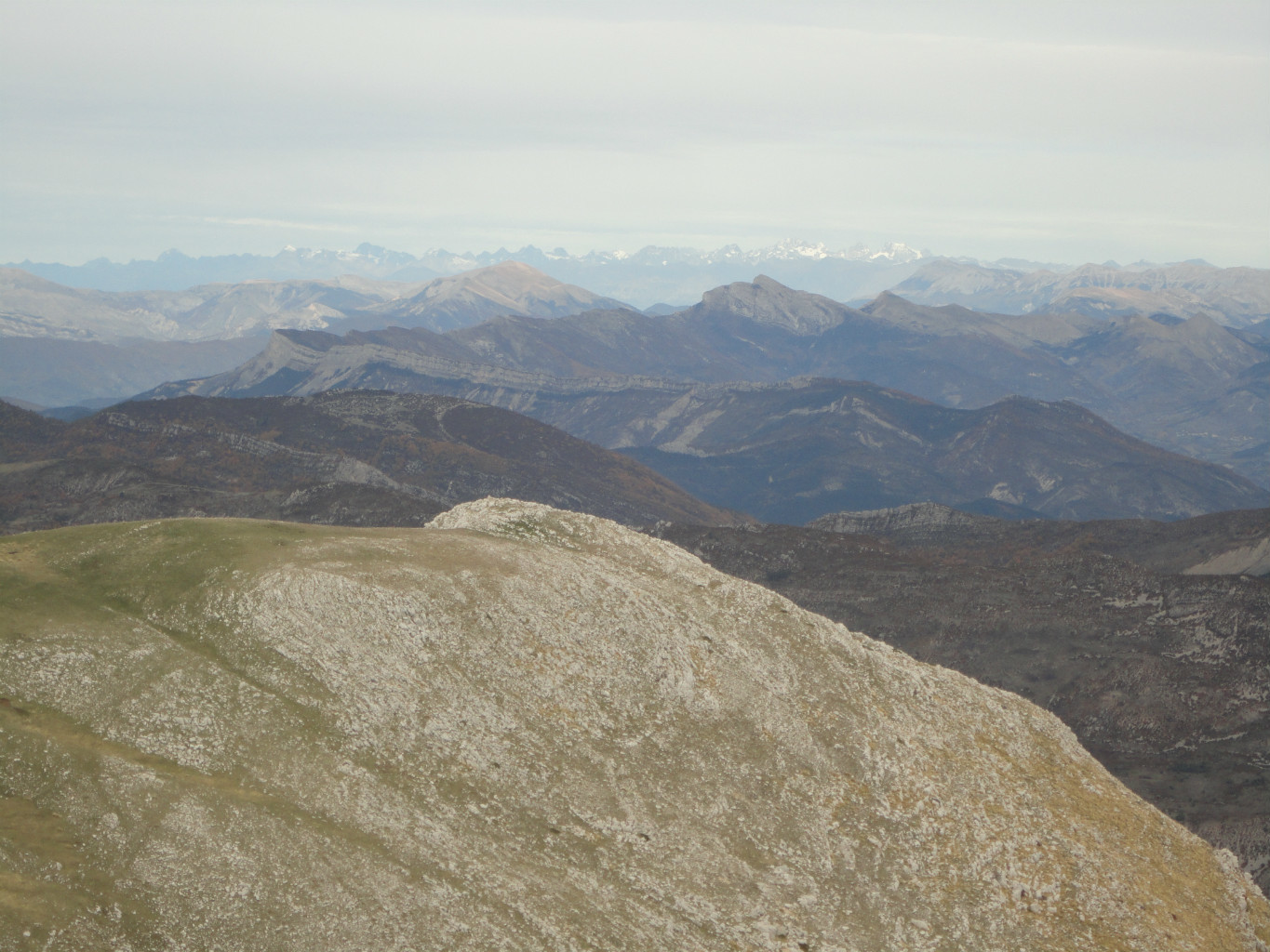 Du sommet : vue vers le Nord. Petit Mourre au premier plan.