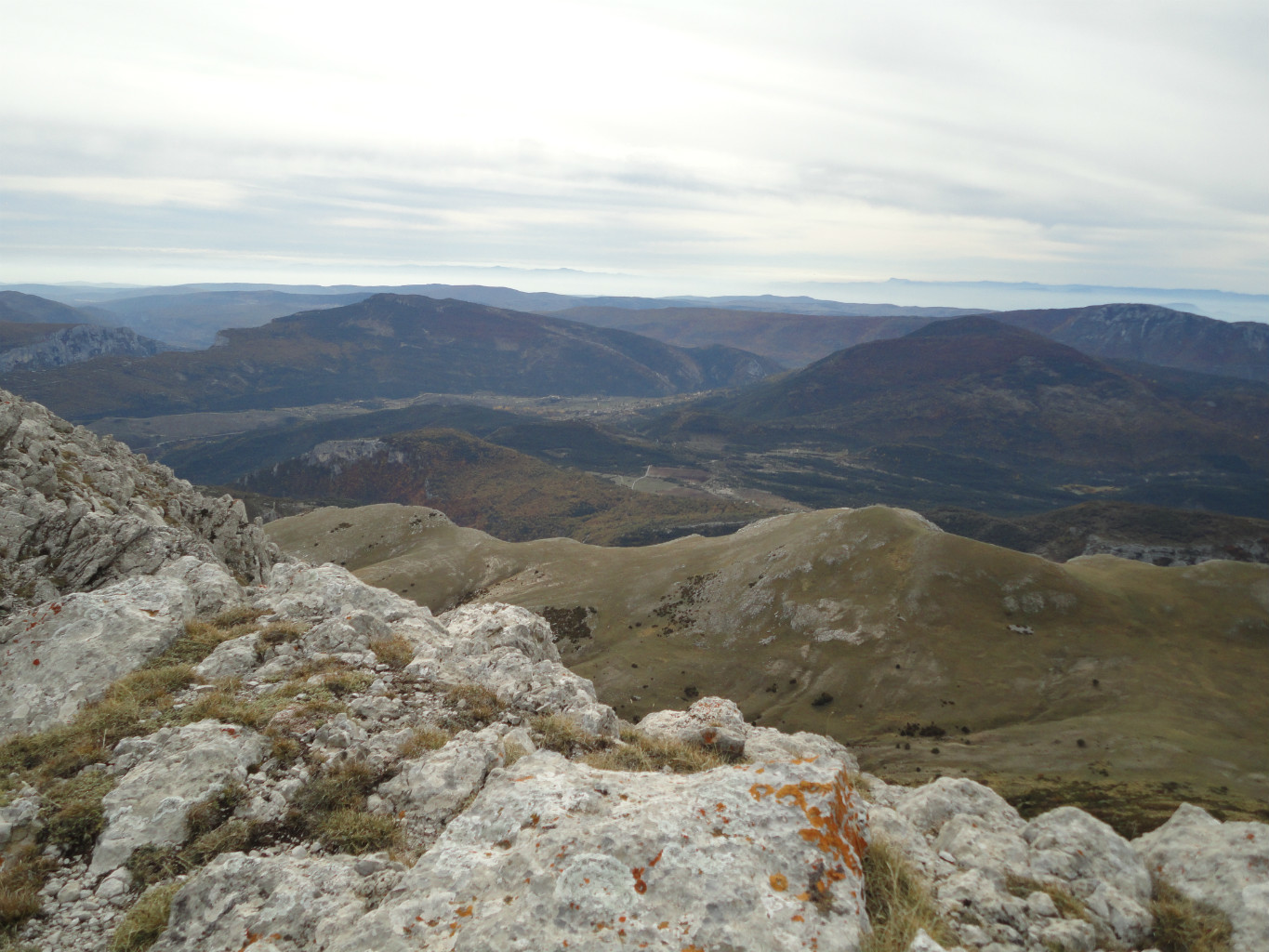 Préalpes de Castellane, vers l'Est.