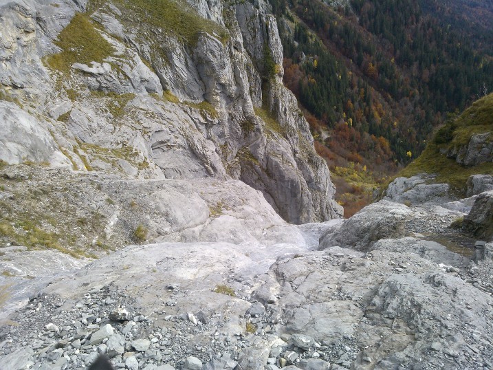 Traversée facile mais exposée avant le rappel