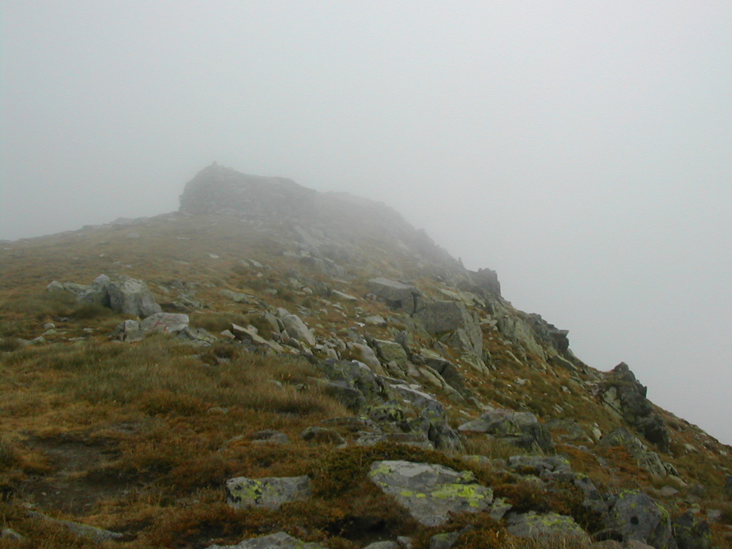 Sommet dans la brume