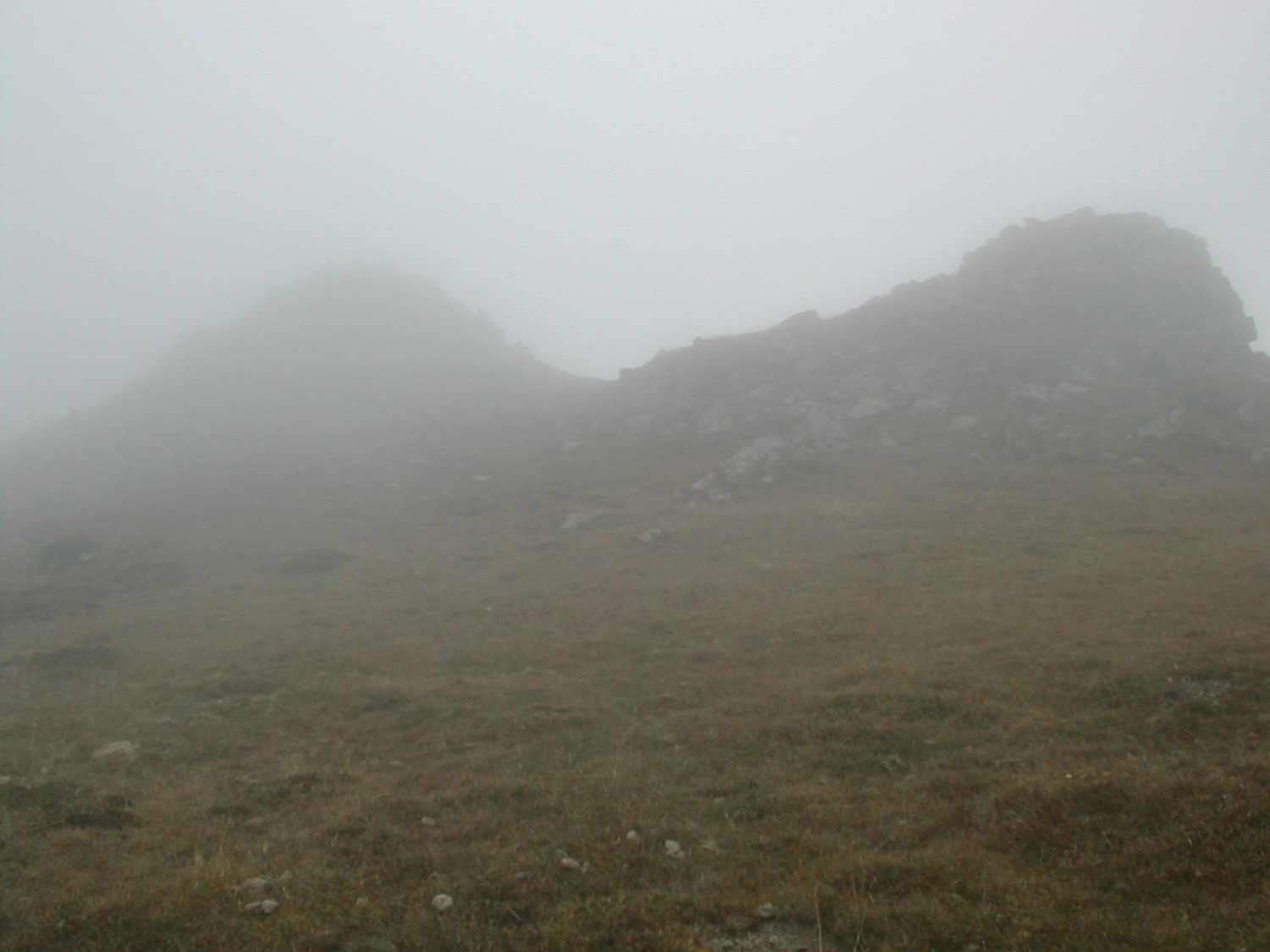 En quittant les rocs sommitaux