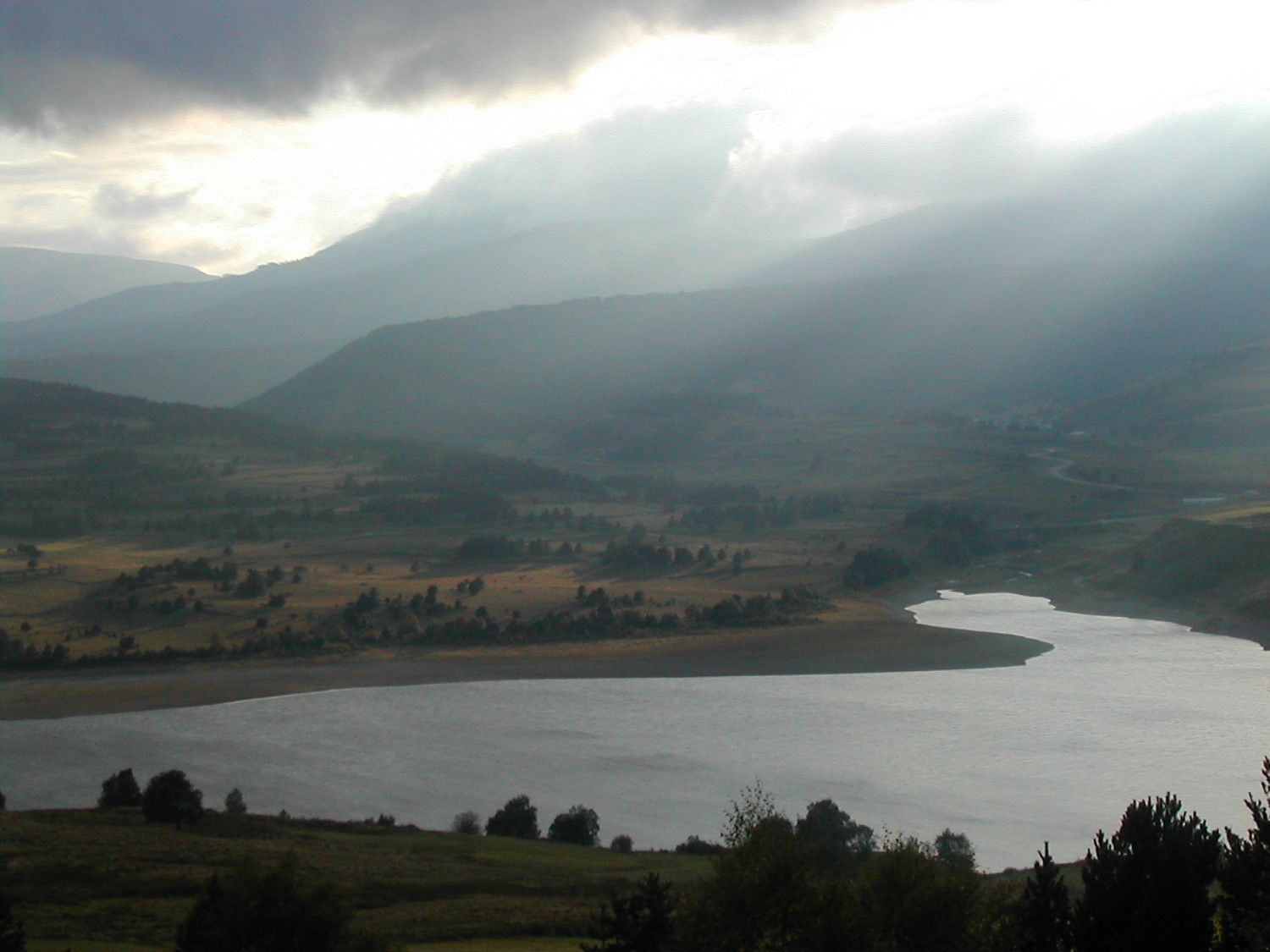 Lac de puyvalador après le passage lumineux