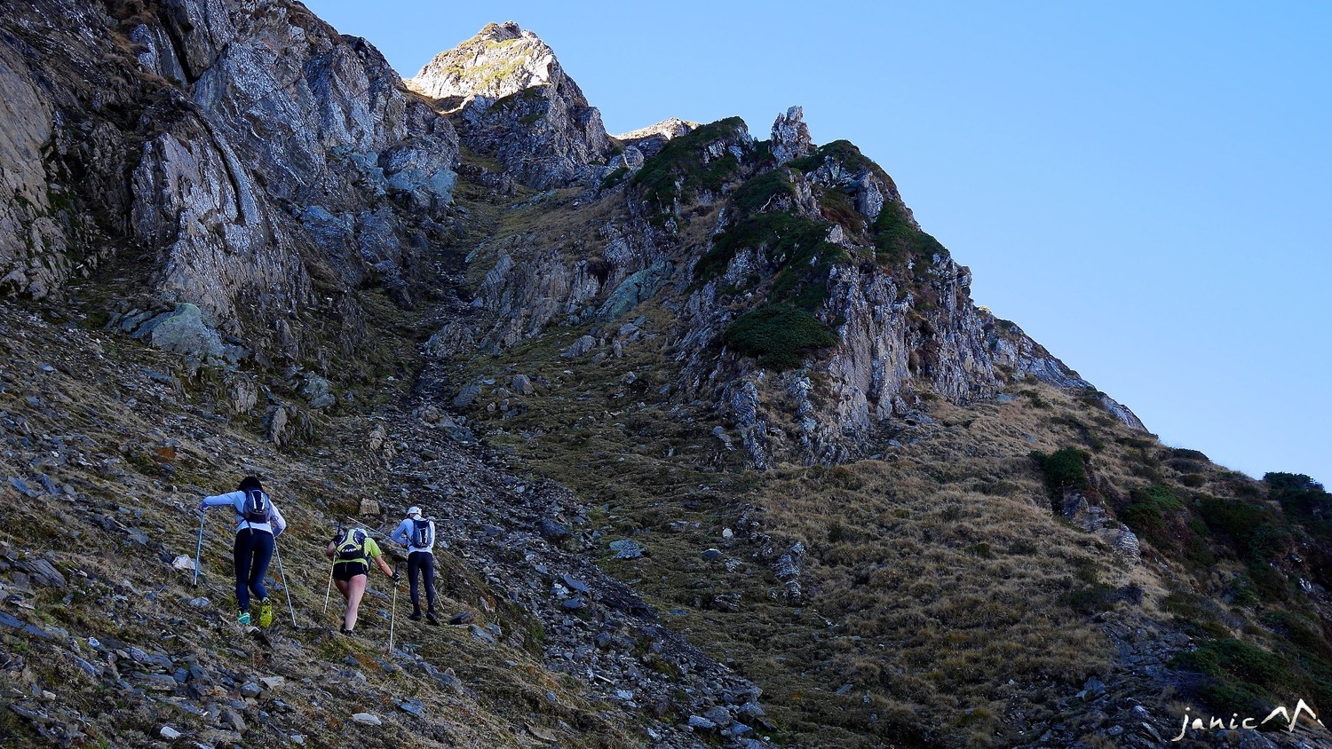 Accès du couloir NE