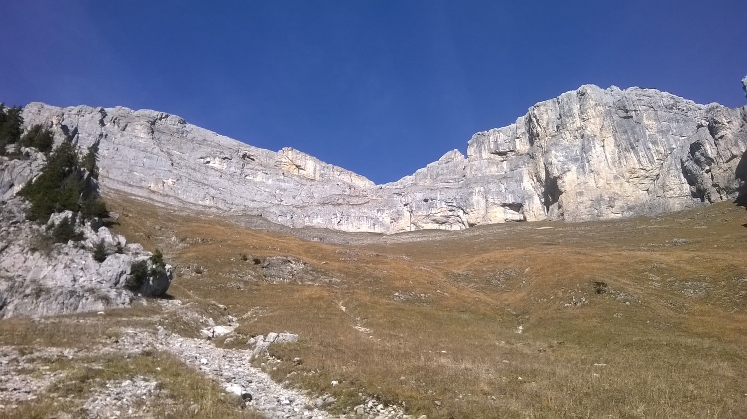 La Combe de Servagin vue du bas.
