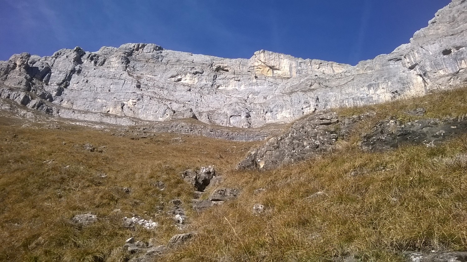 A mi-montée.