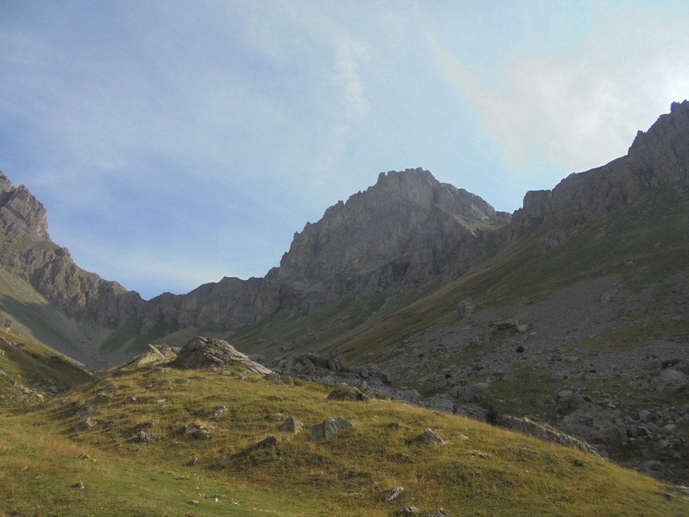 Vue sur l'arrête pendant la marche d'approche