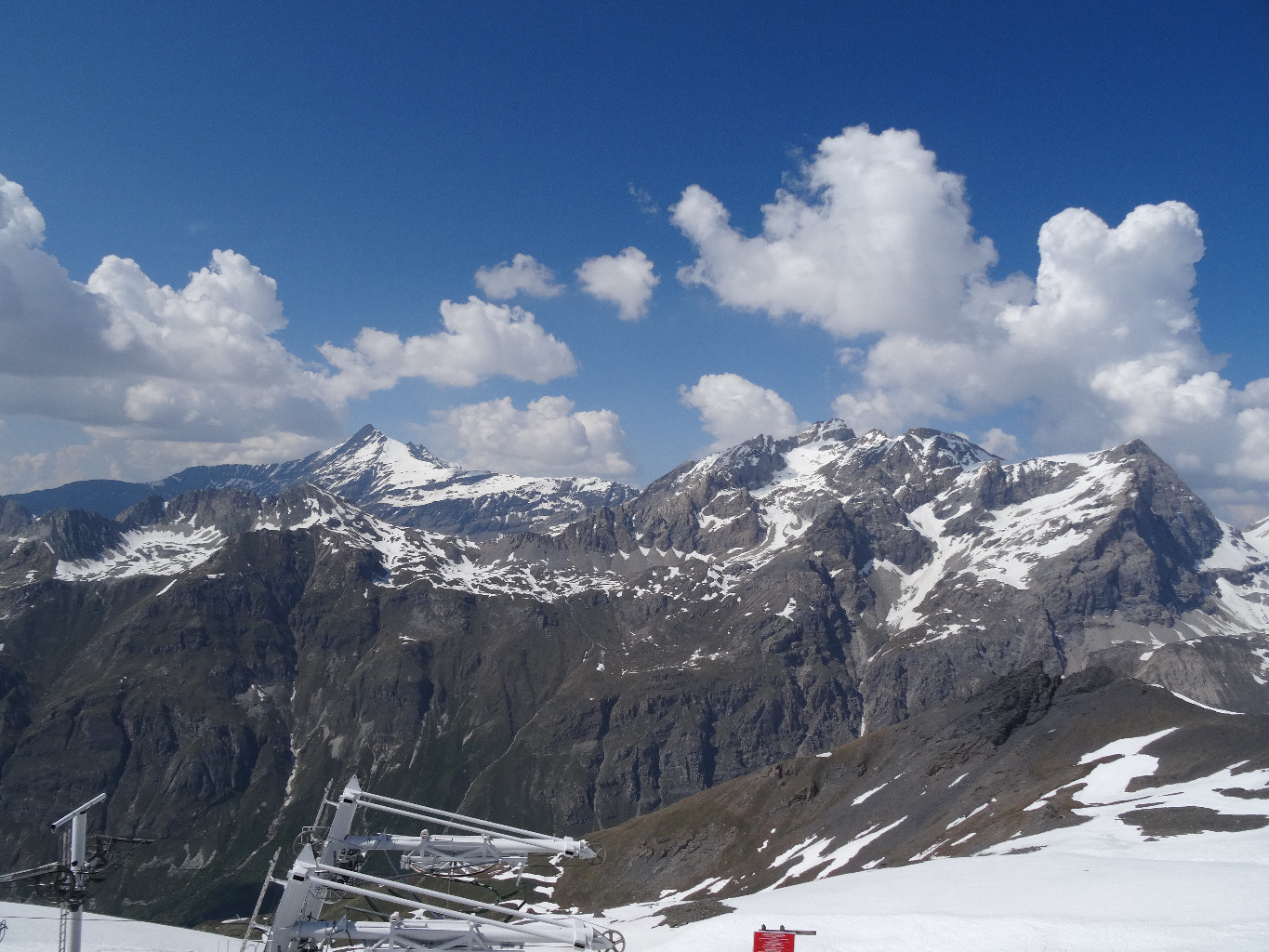 à 2900m d'altitude au sommet des téléskis du Signal, c'est le début de l'arête et des difficultés.