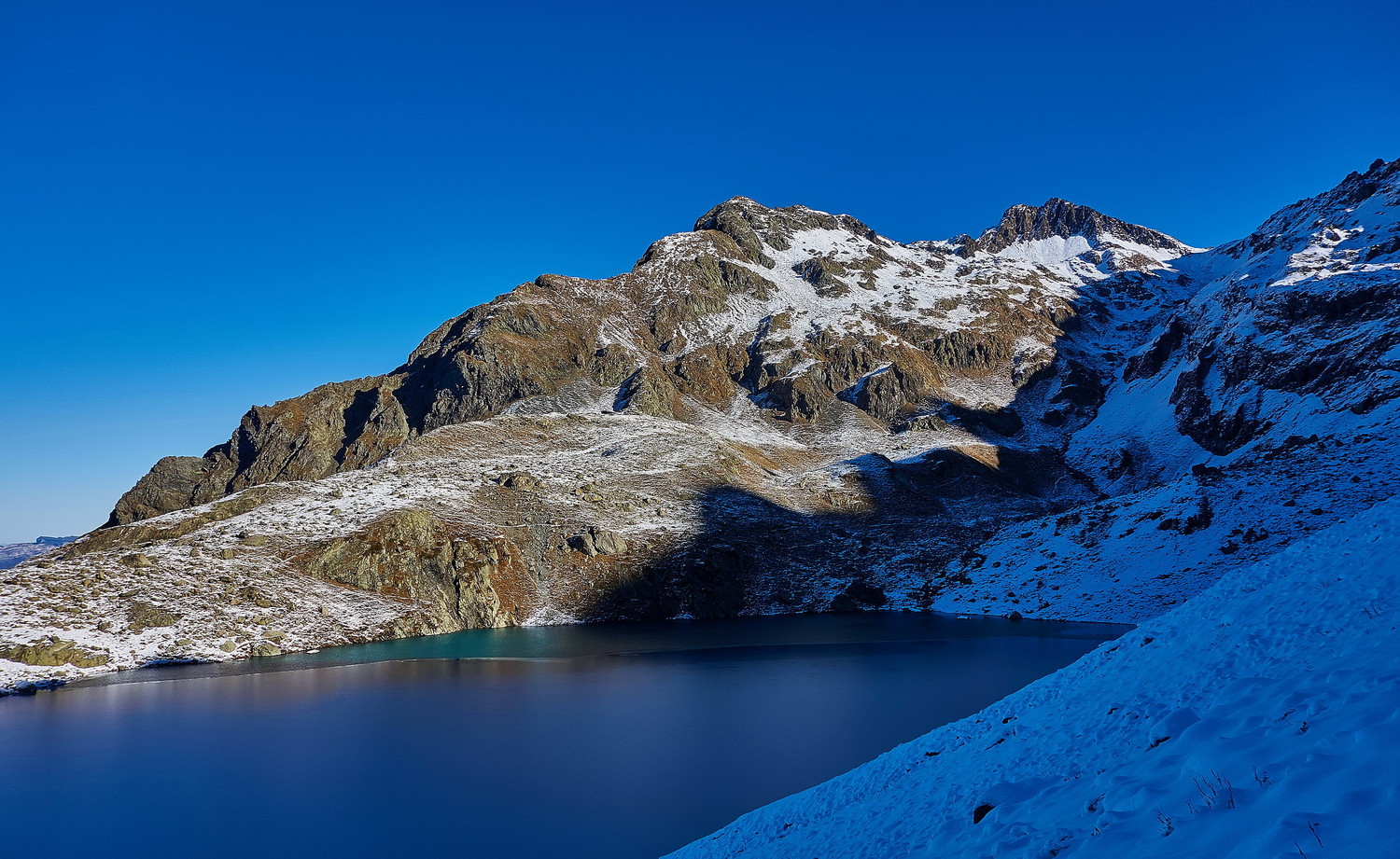 Lac Blanc mi-gelé et versant Sud bien sec...