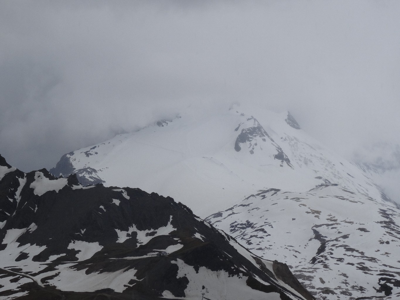 Vue sur le glacier de la Grande Motte sous les orages