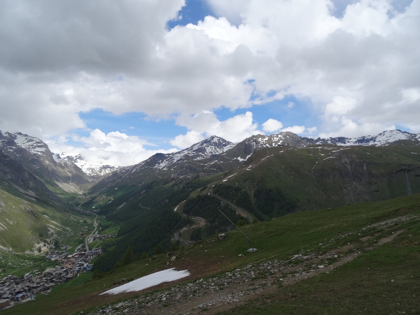 Montée sur la Face de Bellevarde avec vue sur le Signal de l'Iseran et la Face de Solaise