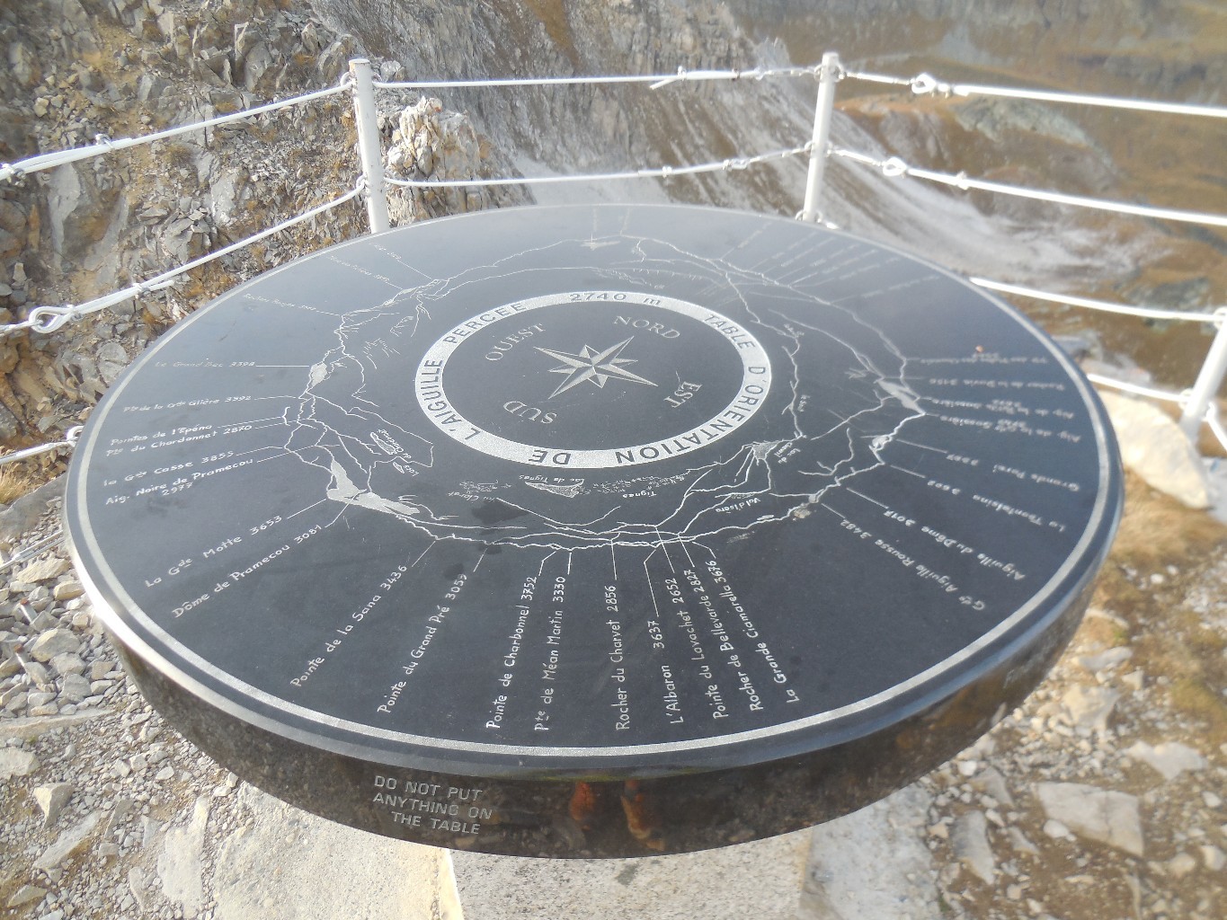 La table d'orientation au sommet