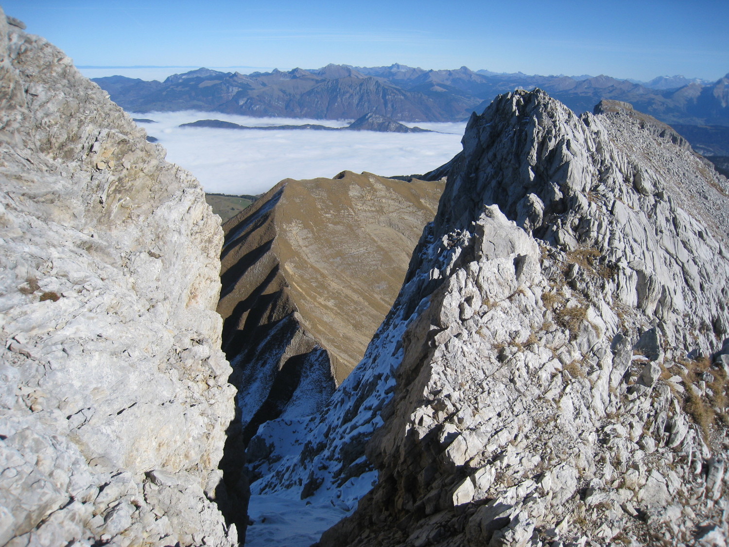 col et arêtes Balafrasse, vue depuis arête sommitale de la Pte Blanche