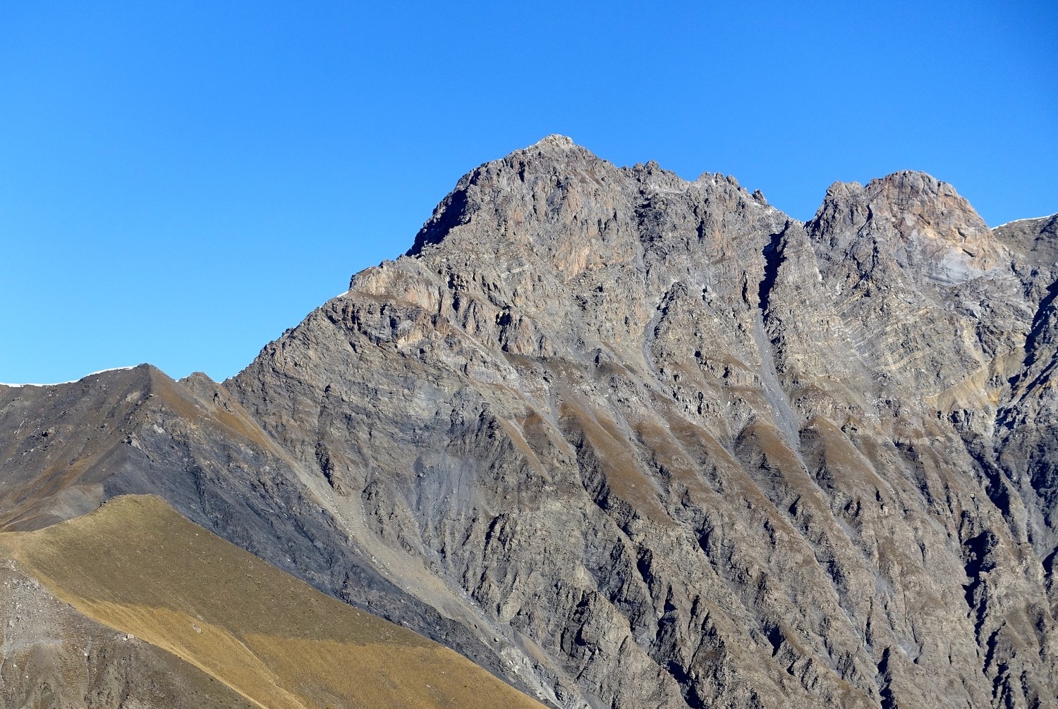 L'arête W de la Montagnette : il se pourrait que cela passe (à suivre)