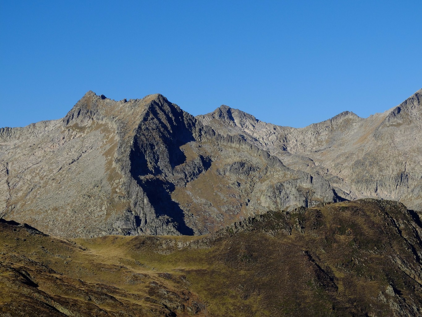 L'arête SE à droite