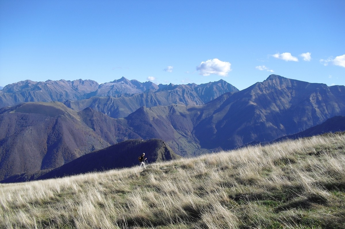 Montée au dessus du col de la Célade, devant le Valier, le Barlonguere et la Mail de Bulard