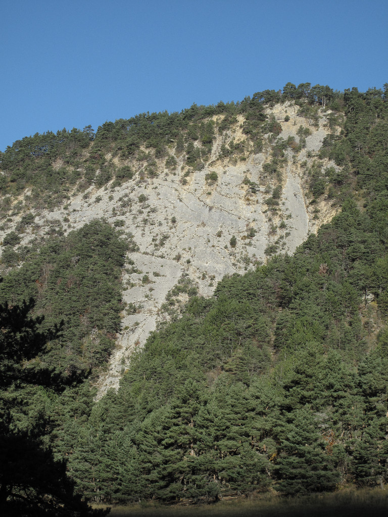 "La Grande Goulotte" dans les dalles en versant S du Serre de Beaupuy (Haut-Diois - col de Menée)