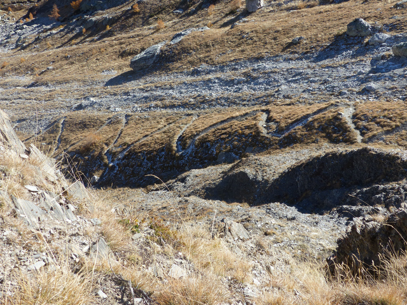 raide ce sentier d'accès