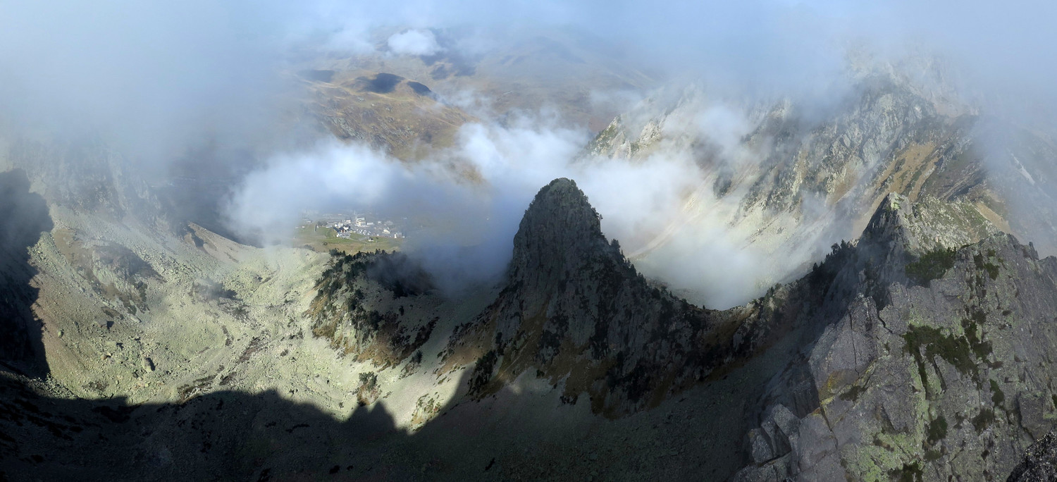 Jeu de nuages sur le pain de Sucre
