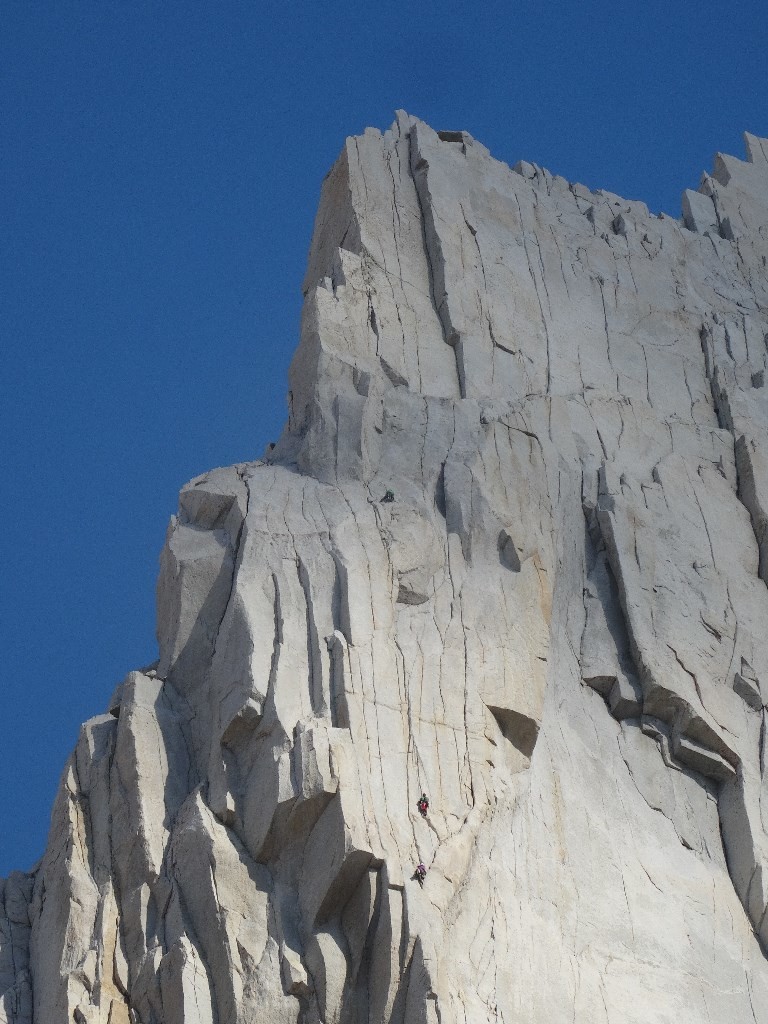 Zoom sur le haut face W, cordée dans positive vibration