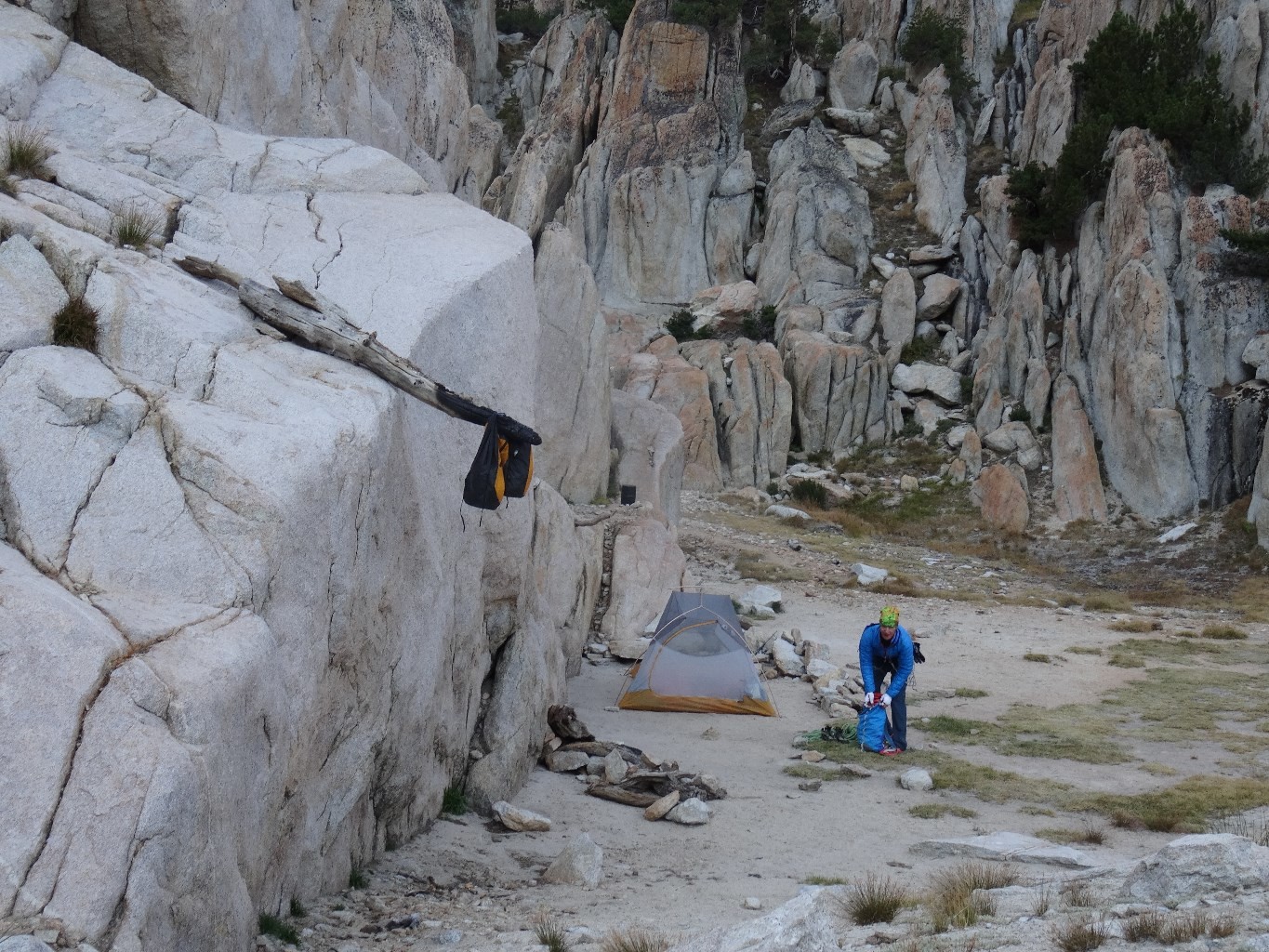 Retour au bivouac.