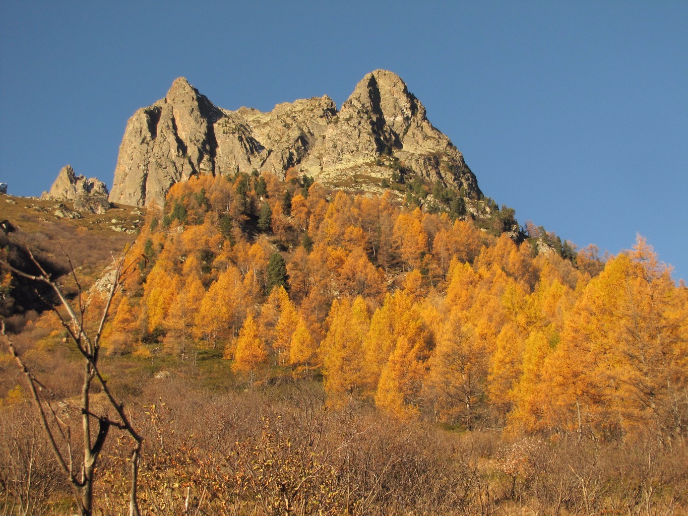 Aig Praz Torrent: the route more or less climbs the left skyline