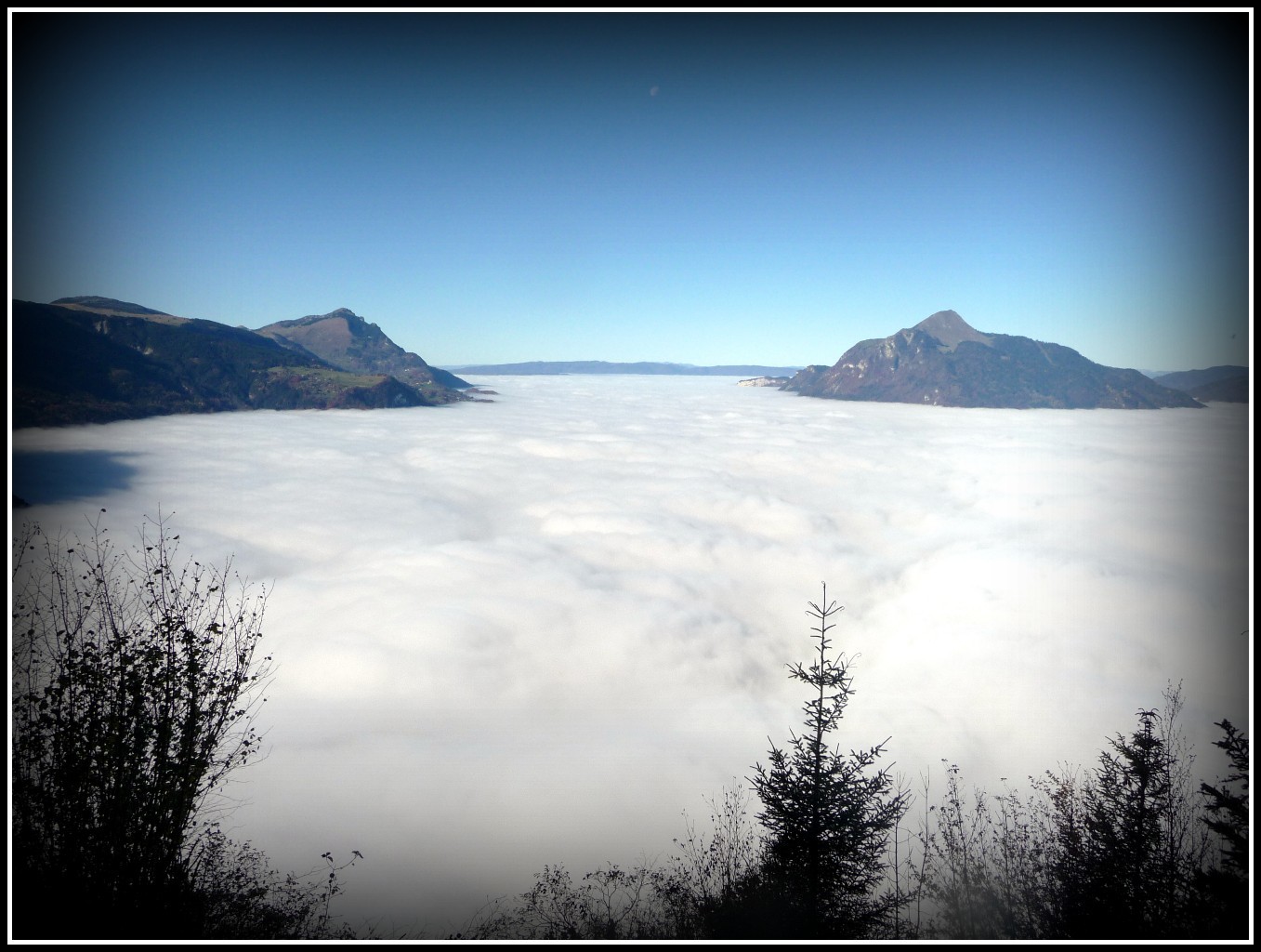 La vallée de l'Arvre depuis la pointe du Chevran