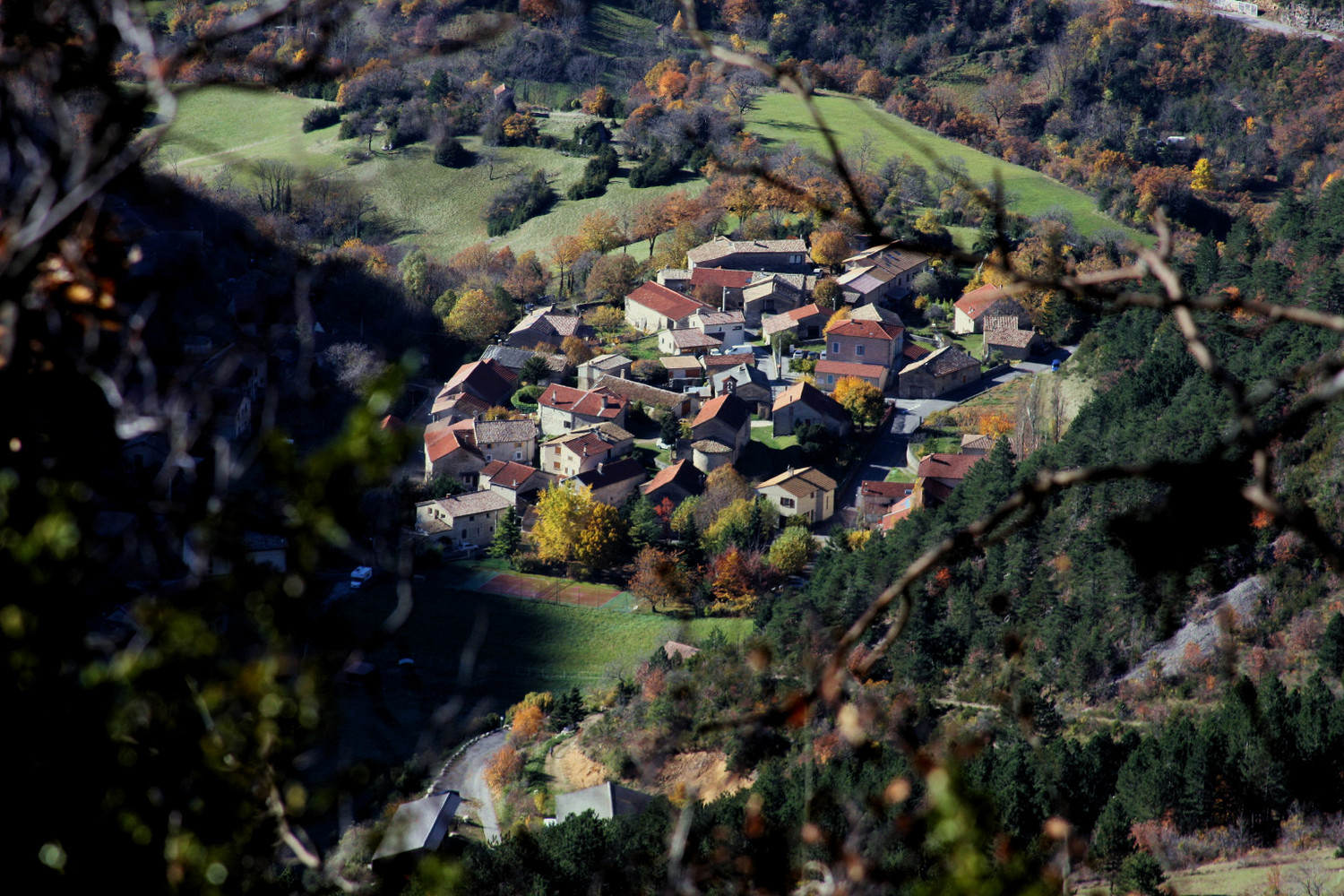 Les Nonnières vues de la montée vers le Serre de Beaupuy