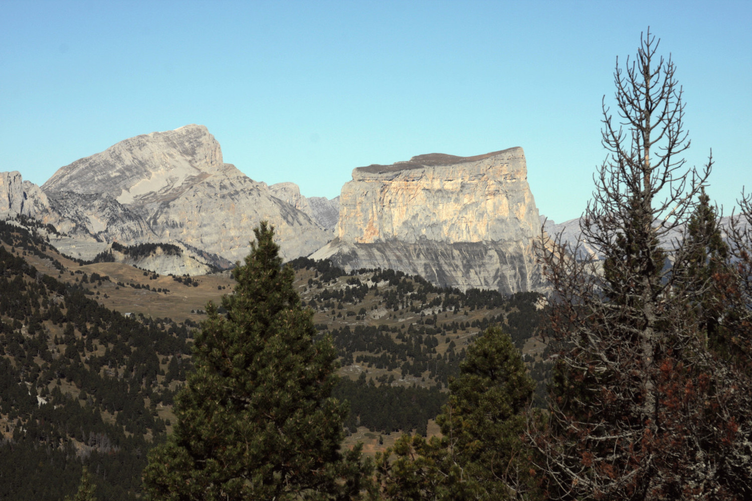 Grand Veymont et face S du Mont Aiguille