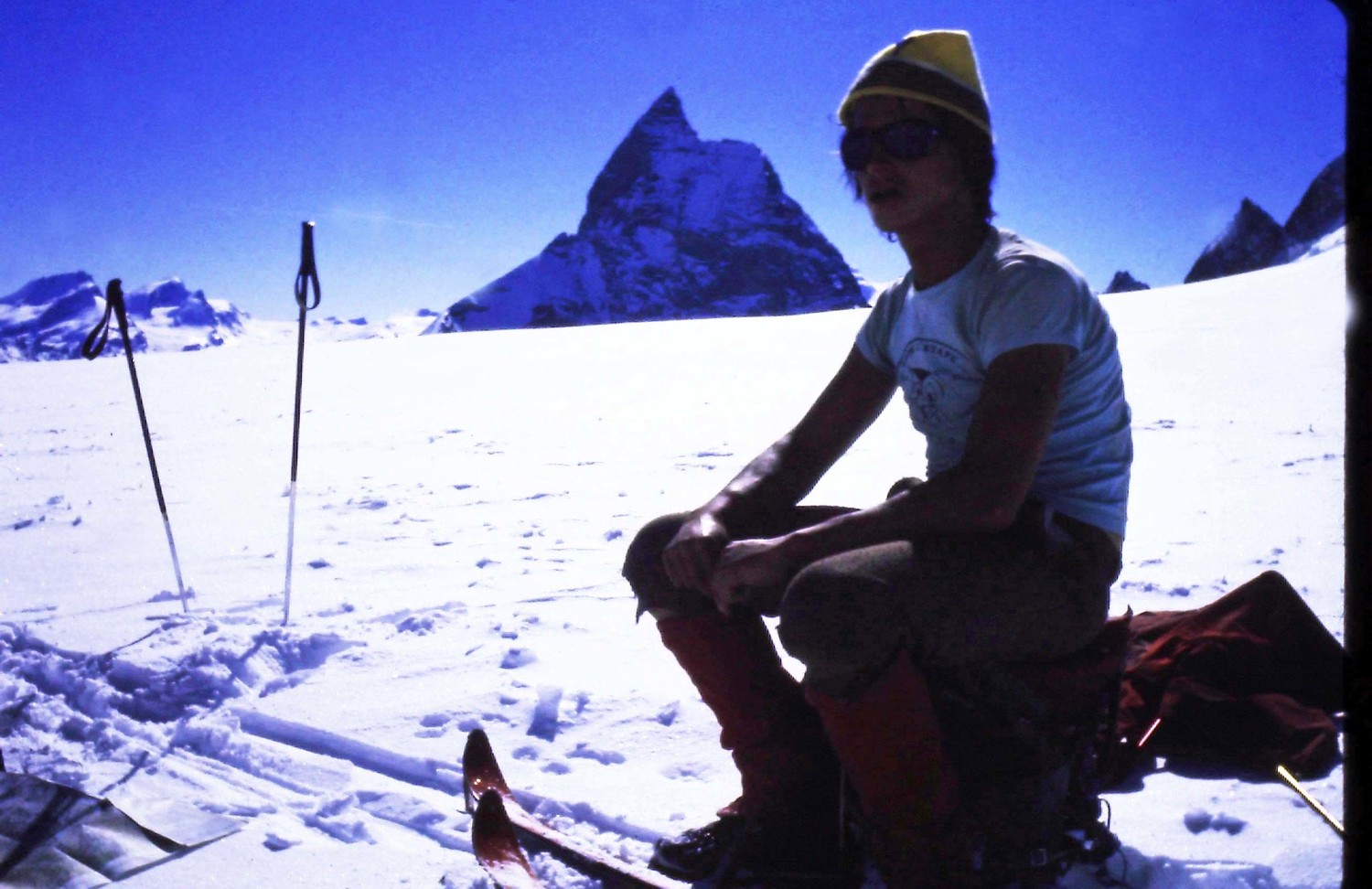 Au col de Valpelline 3557 m. Chamonix Zermatt et Mont Rose Pointe Dufour avec Jacky L. et Jean-Claude G. Mai 1976