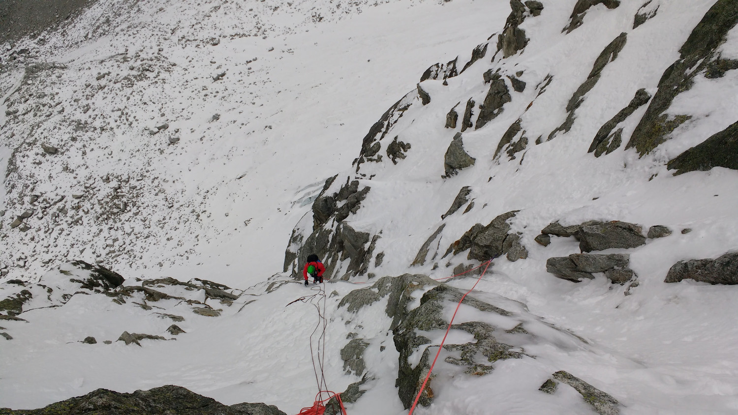 Dans le couloir goulotté