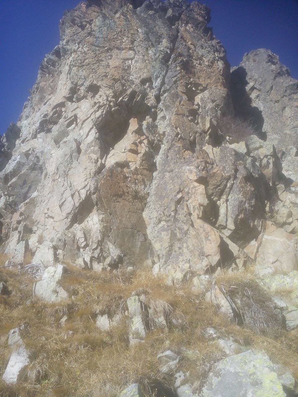 un des nombreux ressauts rocheux de l'arete