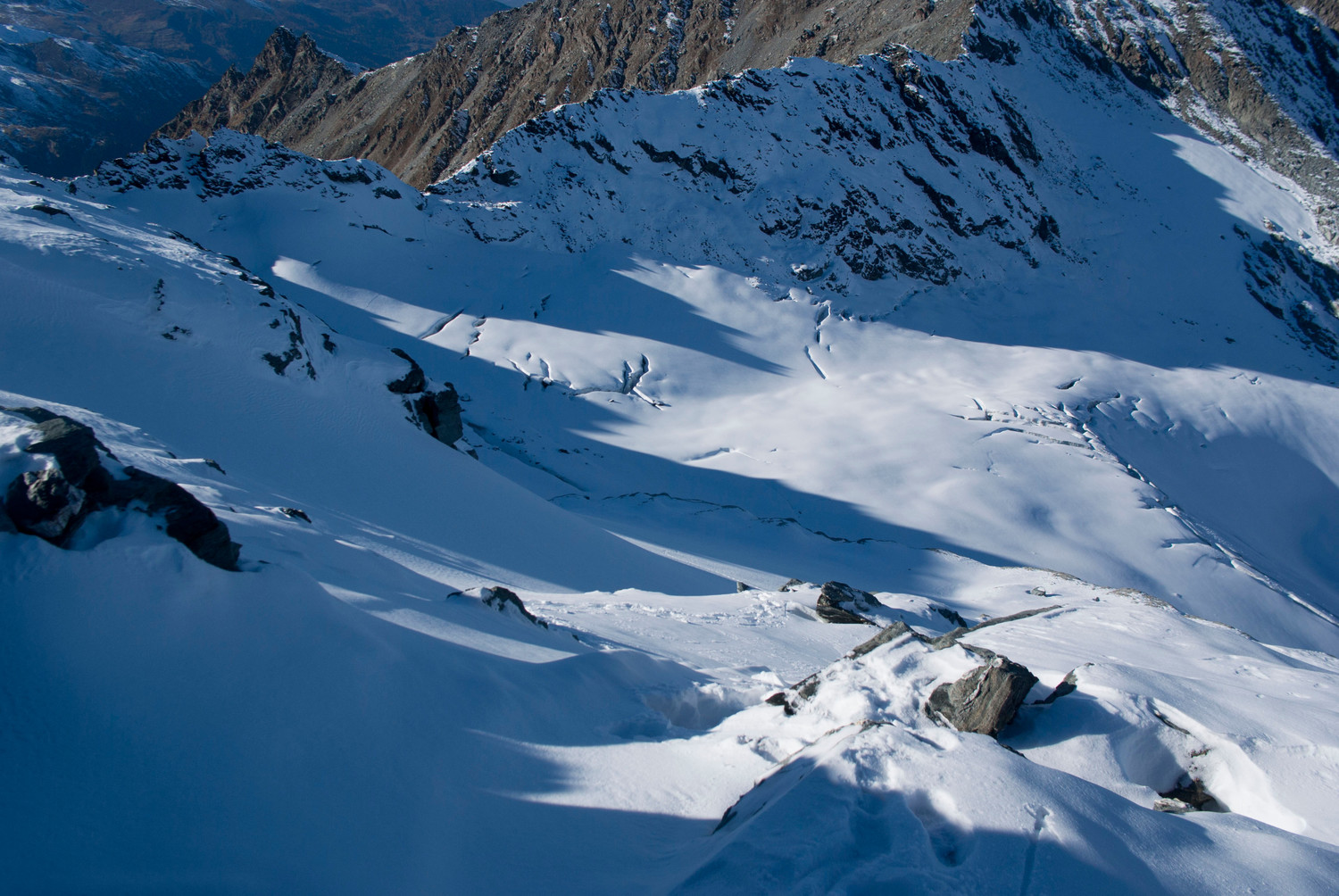 Vue sur l'arête depuis les environs du bivouac des Pantalons Blancs