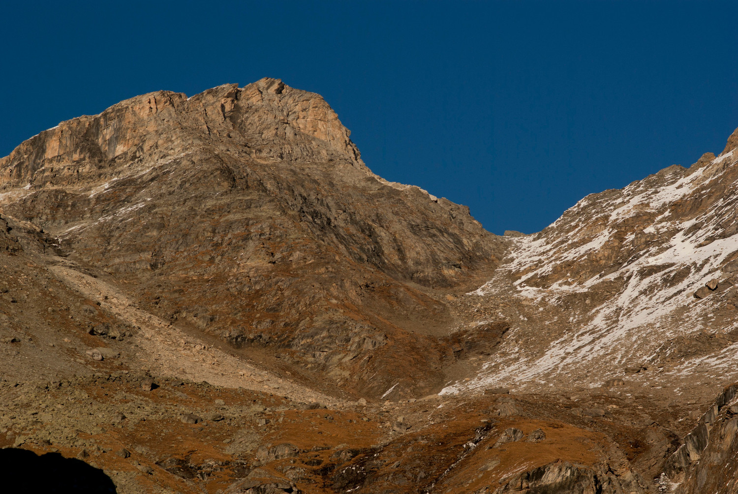 Sous le col et la pointe du Vasevay, côté soleil !