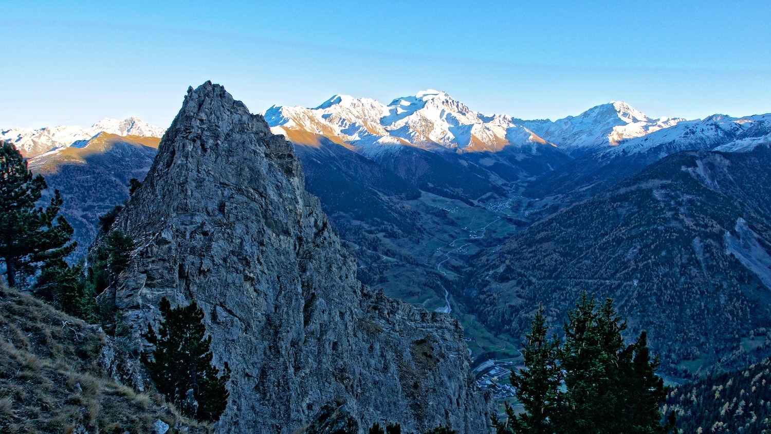 La Li Blanche et les Alpes Valaisannes depuis le Replat du 700e
