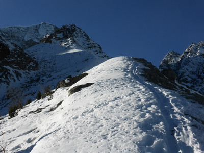 Meilleure la trace sur le fil de la moraine