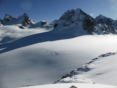 Une trace vers le col de l'Evêque